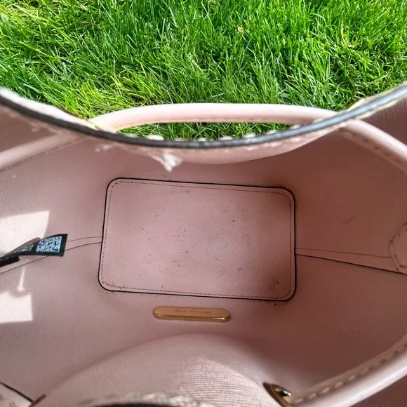 Michael Kors Cream Suri Saffaino Crossbody Bag EUC - Picture 9 of 13